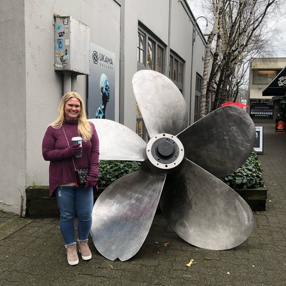 Meet your Posher, Sharon - Picture 2 of 5